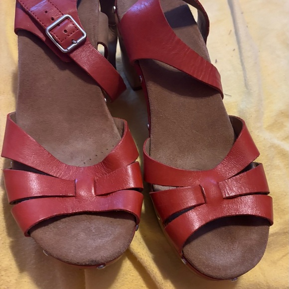 Clarks Ledella Trail Women’s Red Leather Sandals with Elegant Woven Design 11 - Picture 5 of 5